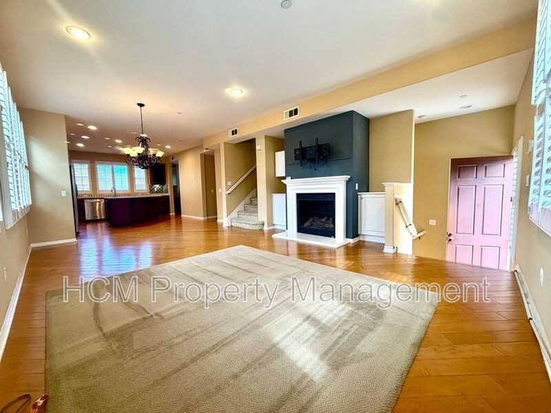 2736 Cabrillo Ave - Photo 3 of 16