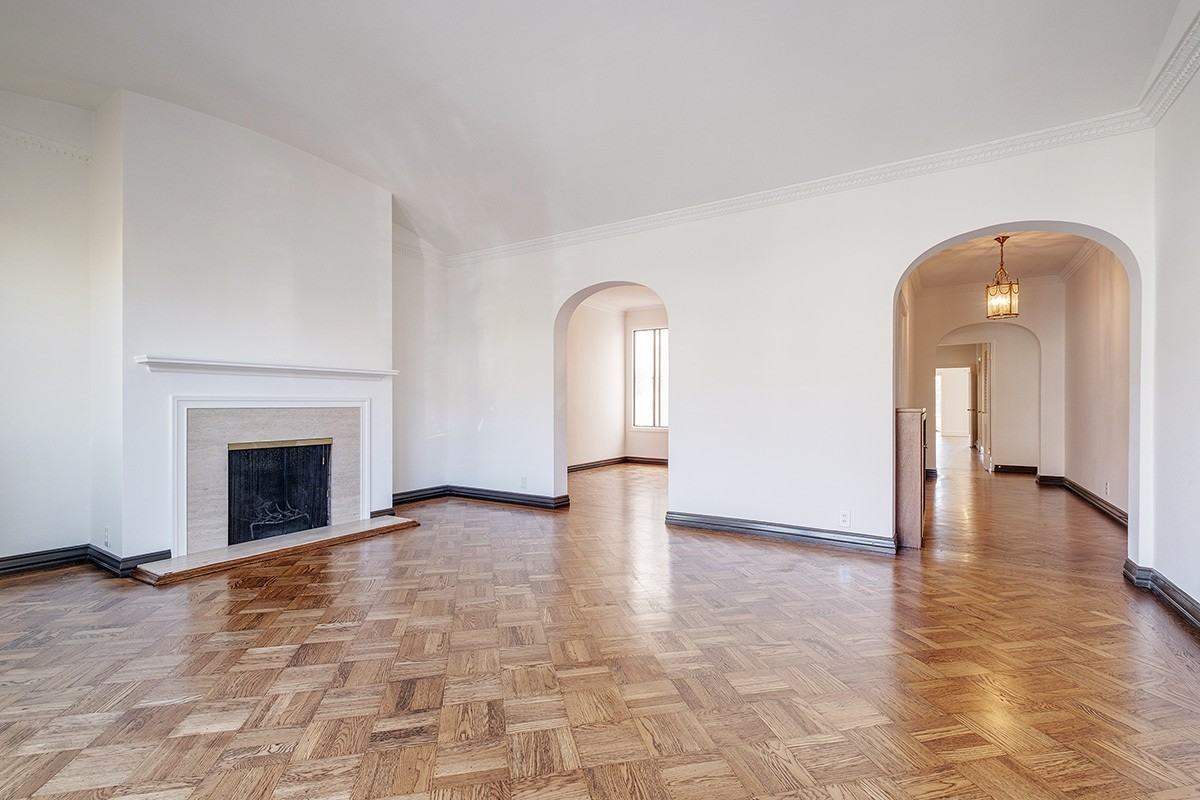 2335 N Point St - Photo 6 of 39