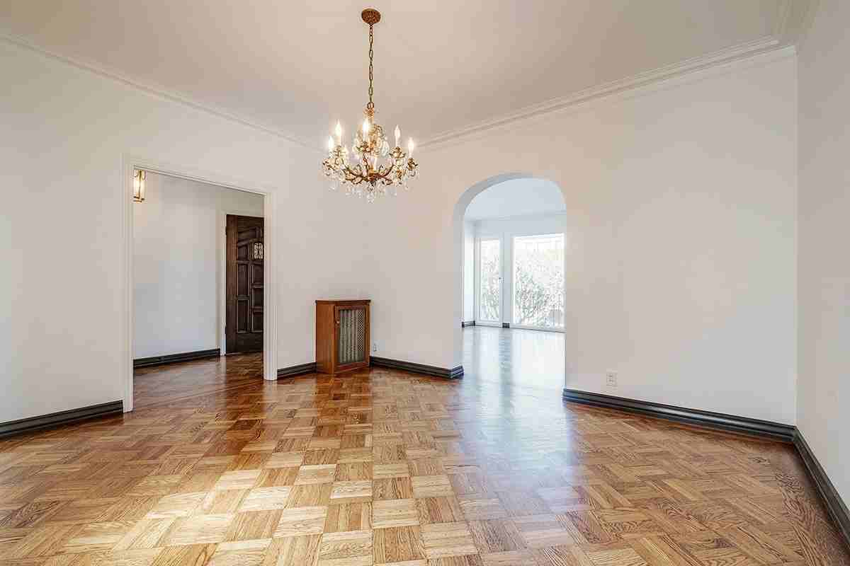 2335 N Point St - Photo 7 of 39