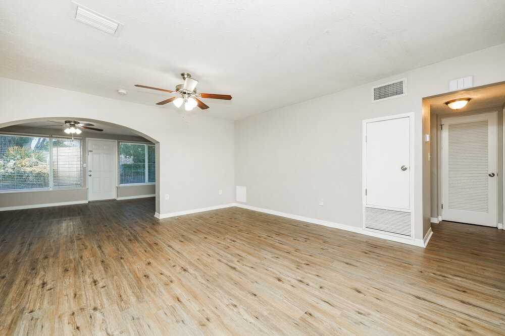 4459 Beneva Rd - Photo 3 of 16