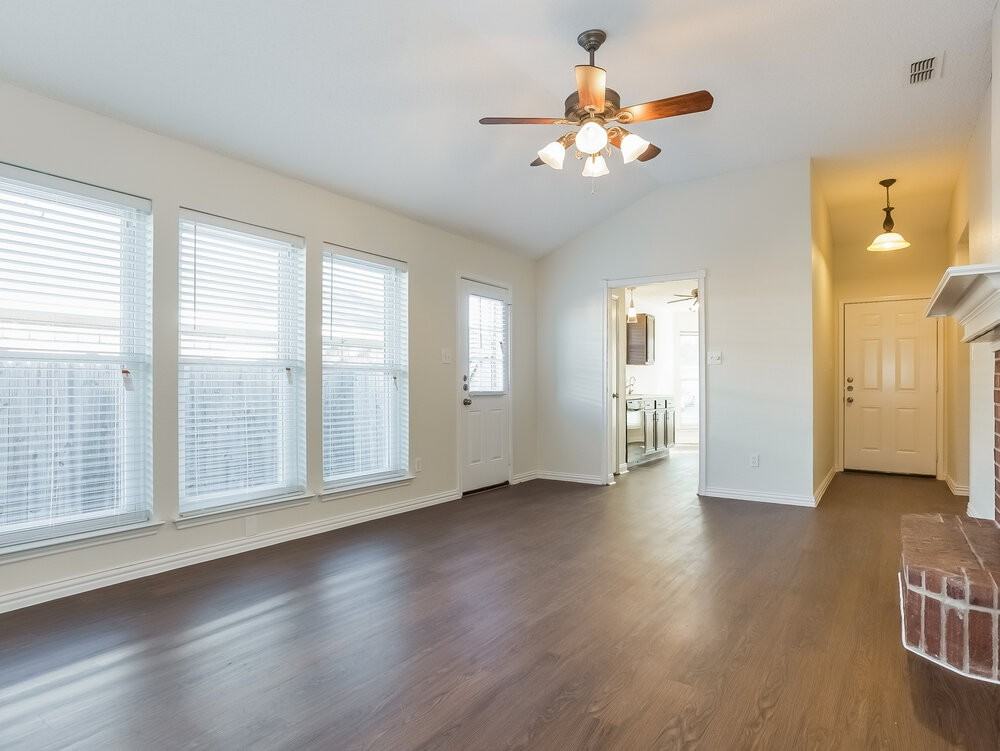 2370 Stagecoach St - Photo 2 of 15