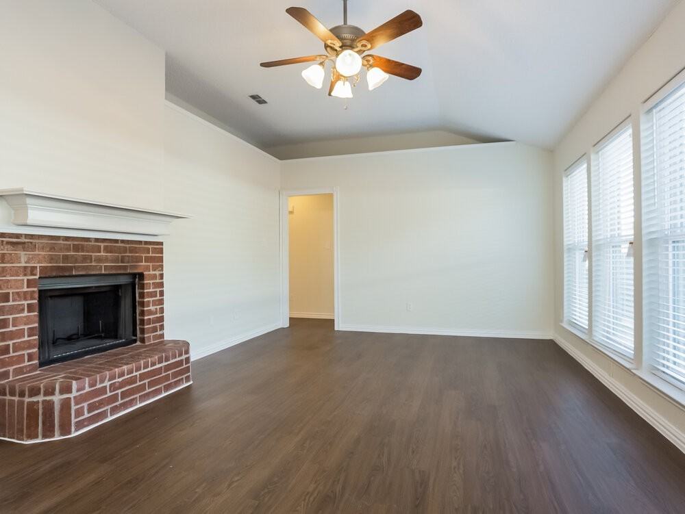 2370 Stagecoach St - Photo 3 of 15