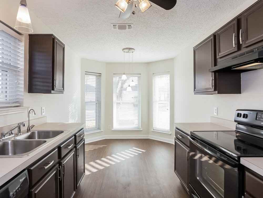 2370 Stagecoach St - Photo 4 of 15
