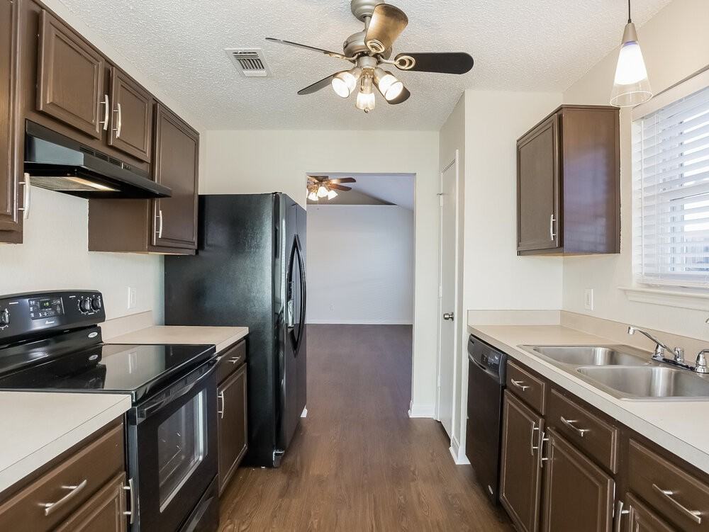 2370 Stagecoach St - Photo 5 of 15