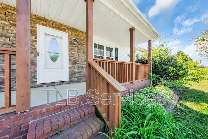 211 Fall Creek Dr - Photo 2 of 37