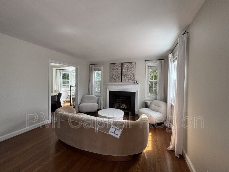8901 Seneca Ln - Photo 3 of 29