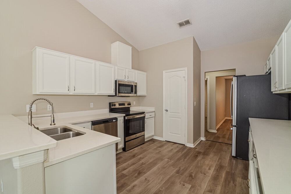 942 Cork Oak Ln - Photo 7 of 16