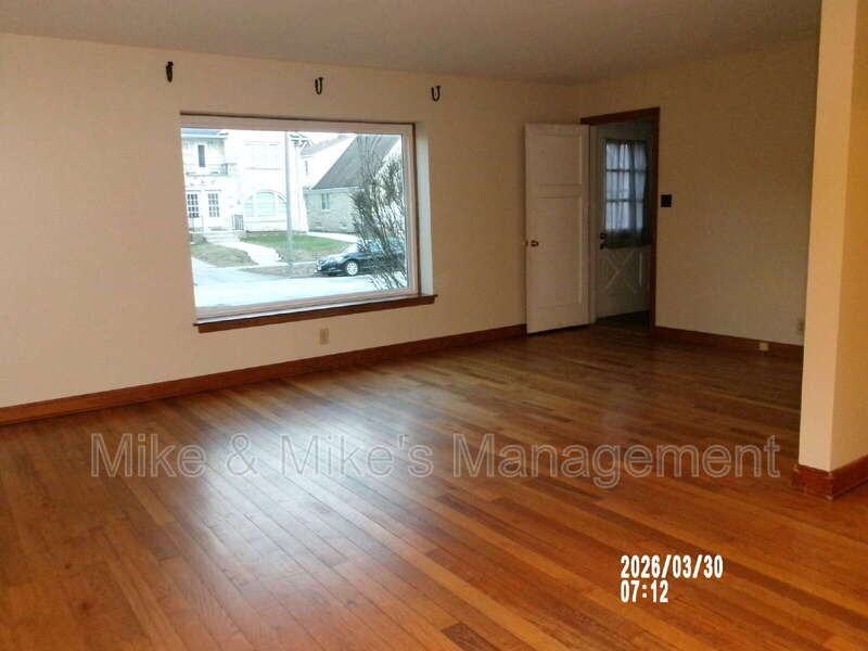 2645 N 63rd St - Photo 5 of 21