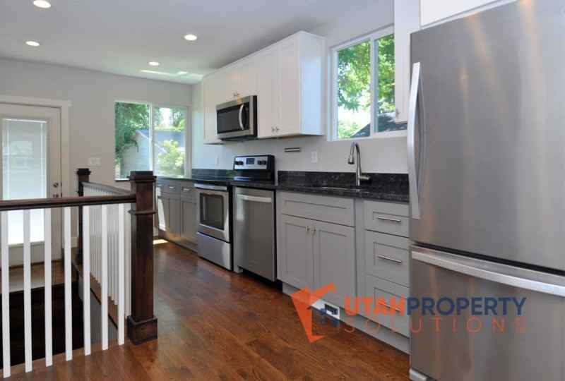 330 E Sherman Ave - Photo 7 of 27