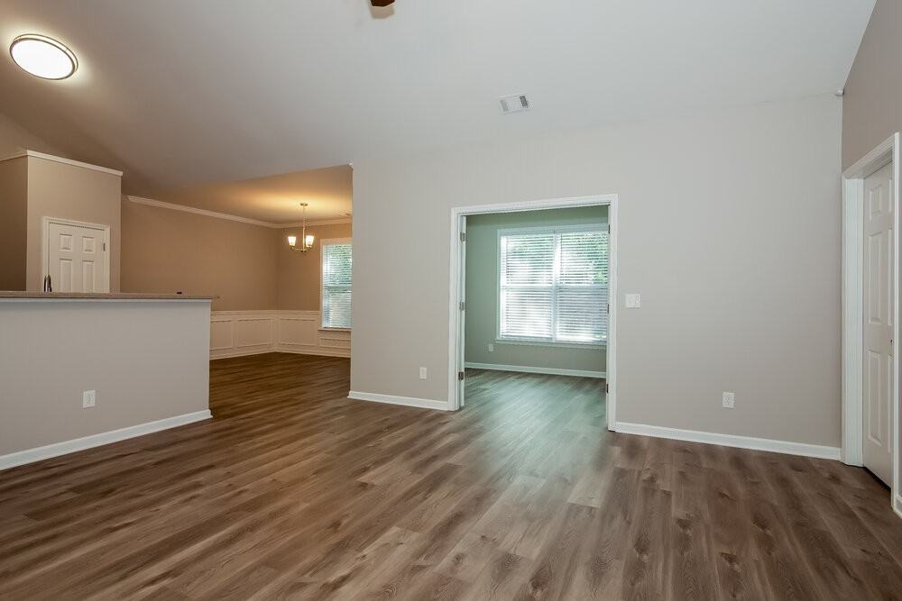 47 Carlisle St - Photo 7 of 16