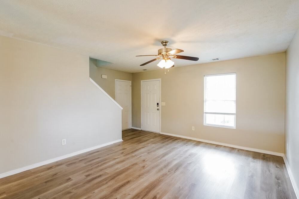 2893 Creekbend Dr - Photo 4 of 17