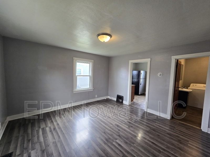 609 1st St W #D - Photo 6 of 22
