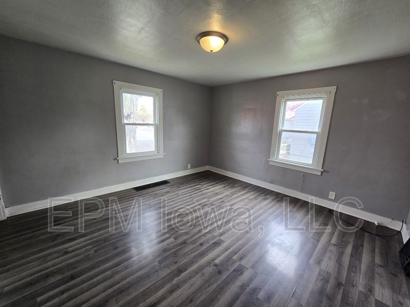 609 1st St W #D - Photo 7 of 22