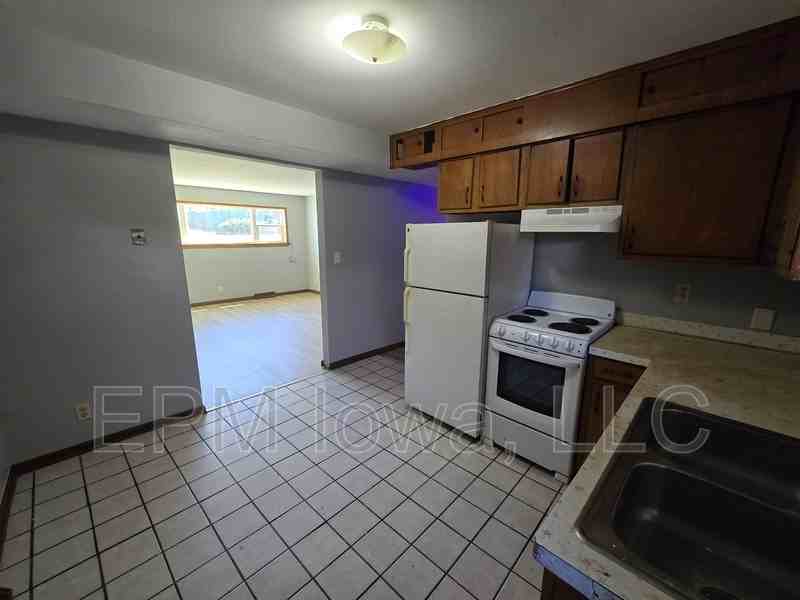 804 W Mullan Ave - Photo 2 of 19