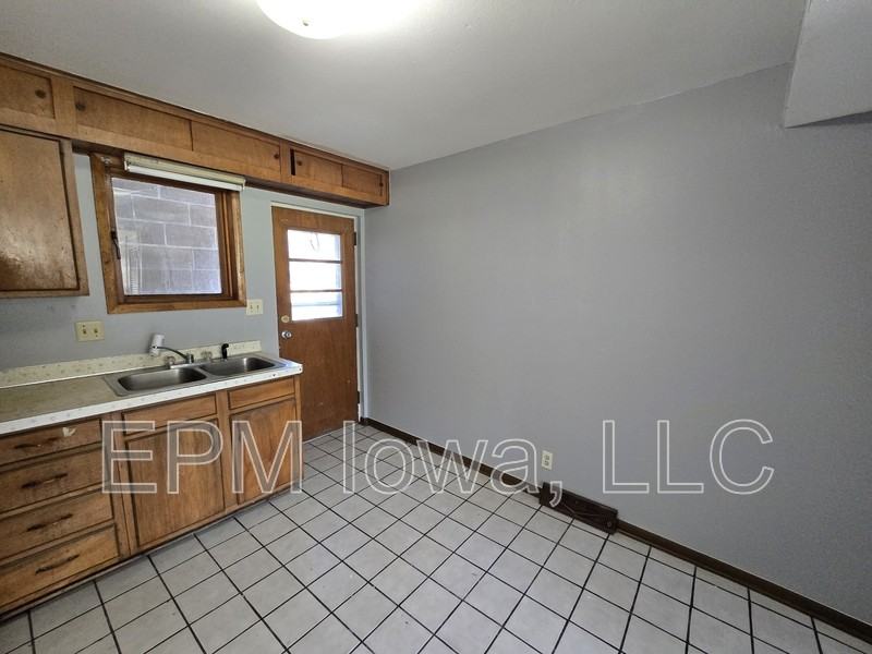 804 W Mullan Ave - Photo 3 of 19