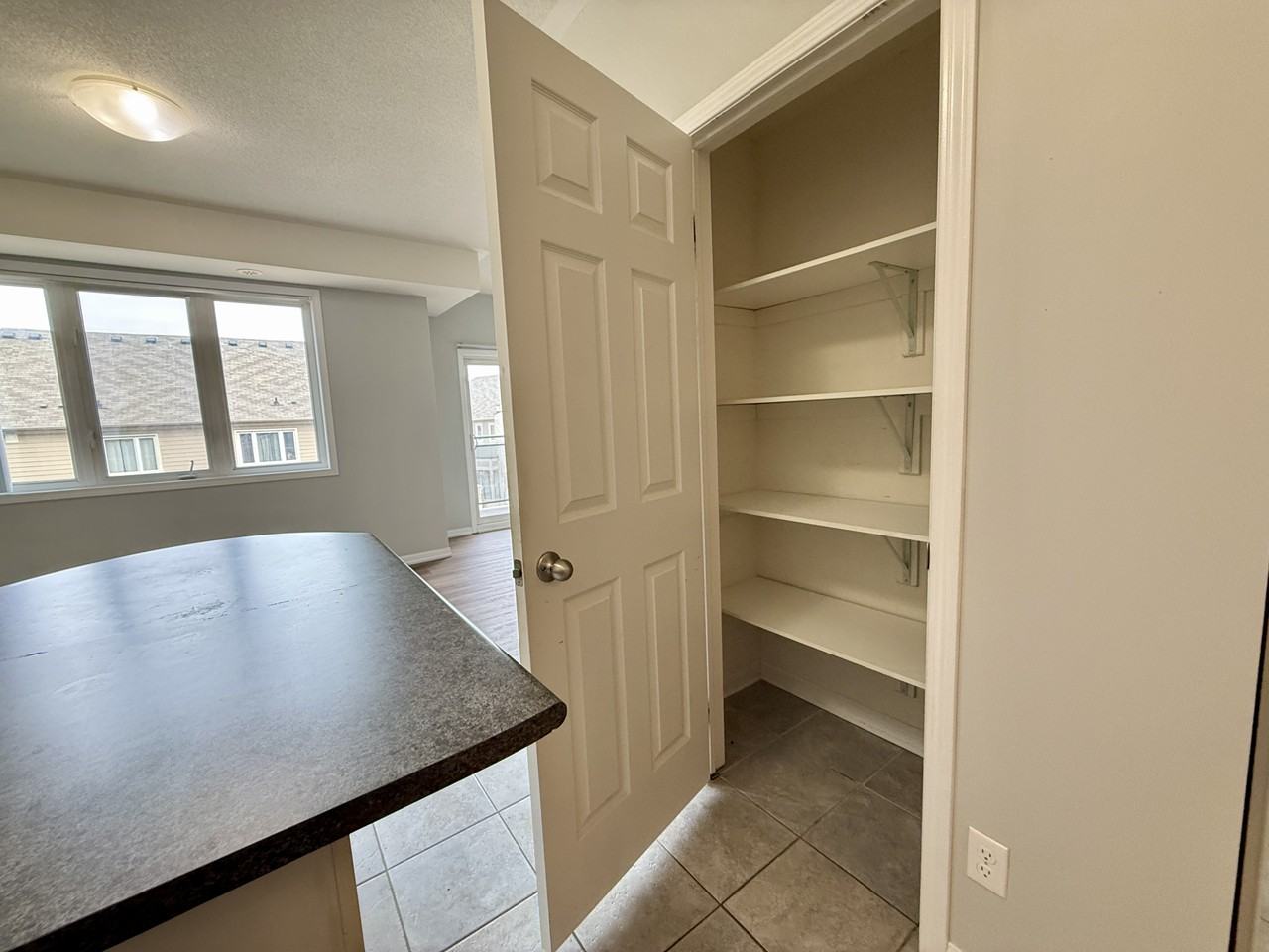 3075 Thomas St - Photo 6 of 17