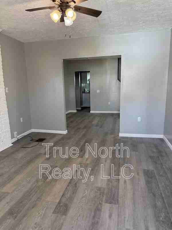 521 S Wayne Ave - Photo 3 of 13