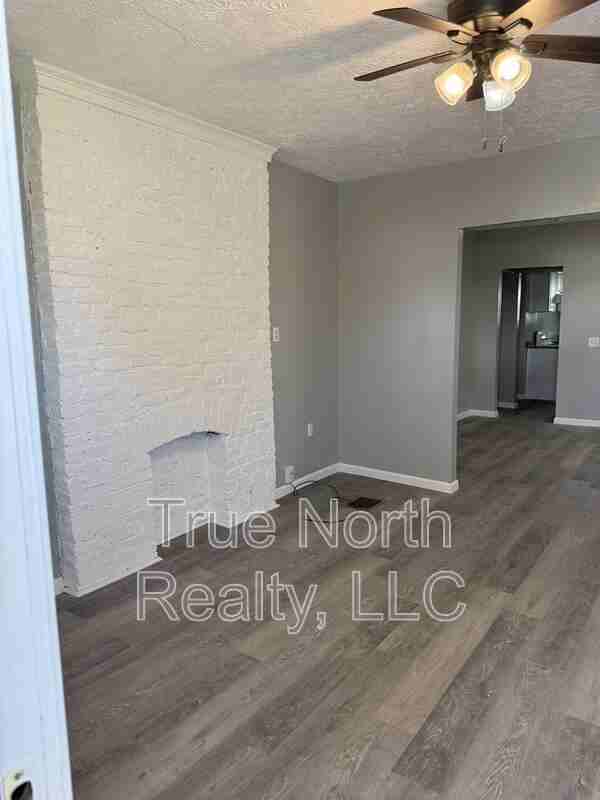 521 S Wayne Ave - Photo 4 of 13