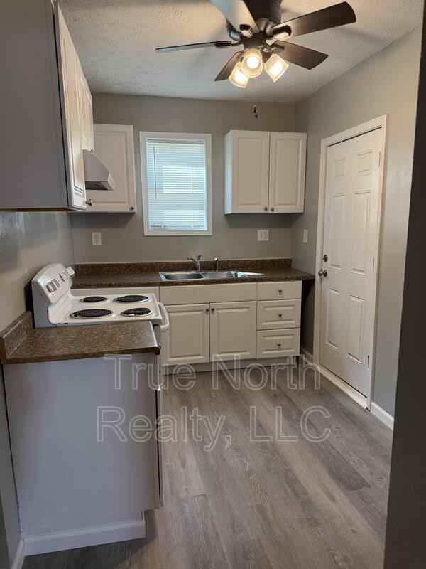 521 S Wayne Ave - Photo 5 of 13