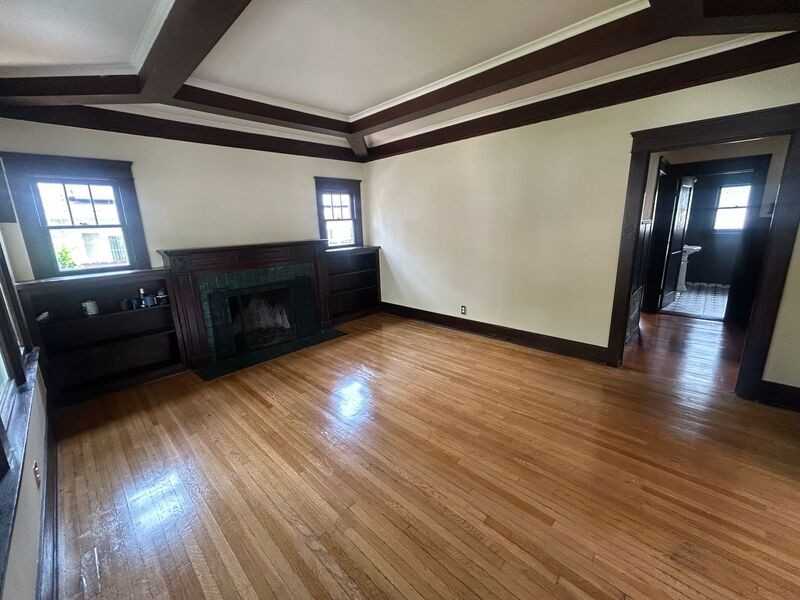 514 E Howard St - Photo 3 of 24