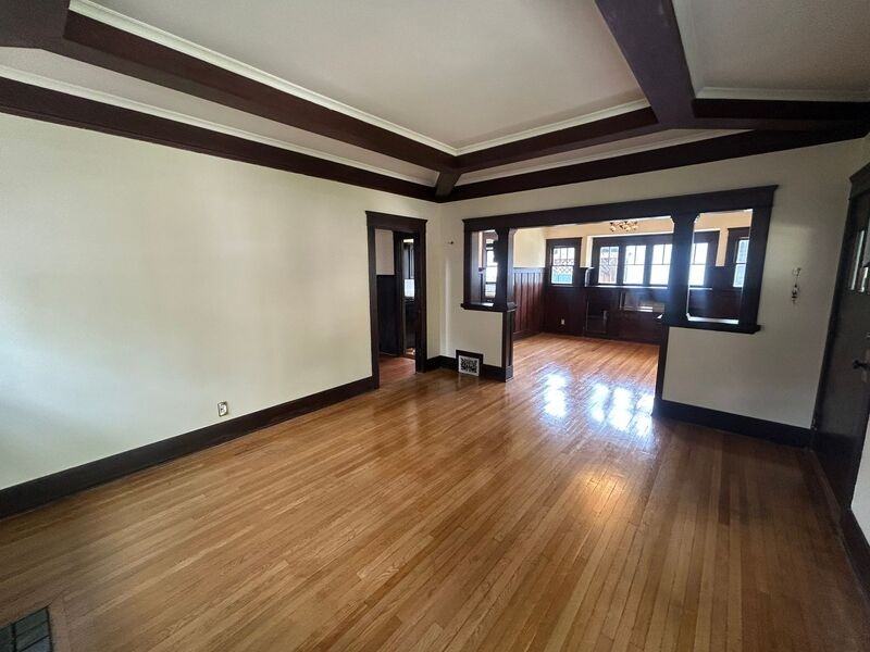 514 E Howard St - Photo 4 of 24