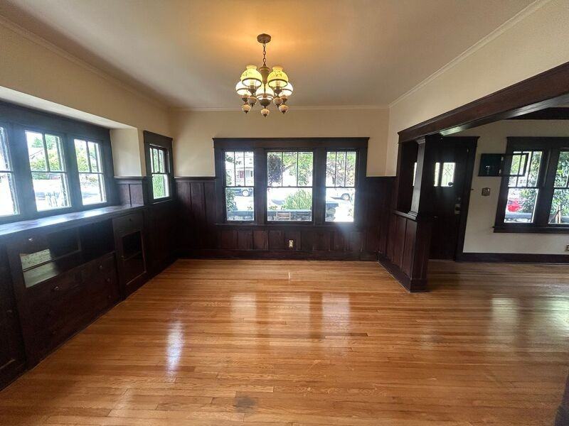 514 E Howard St - Photo 5 of 24