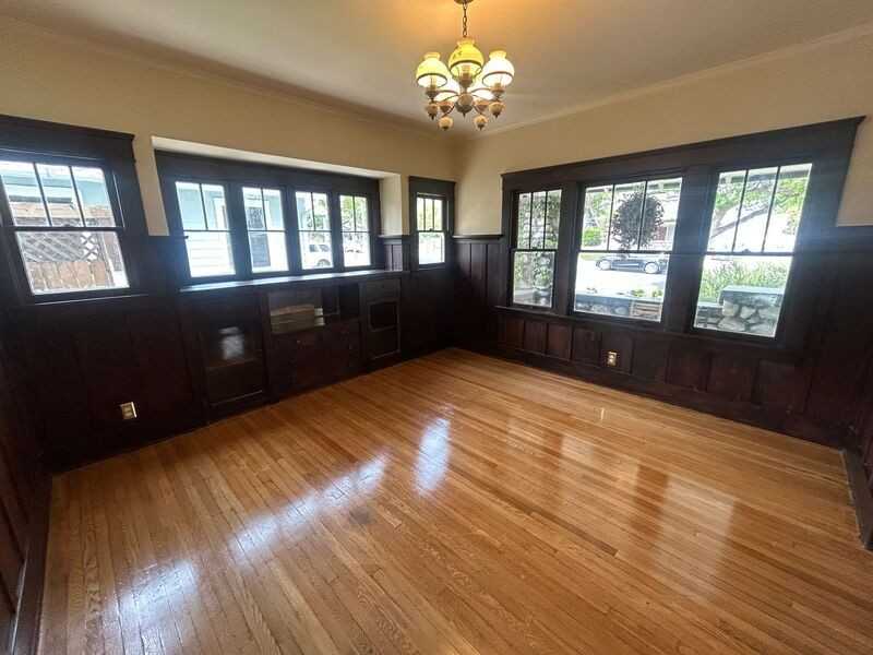 514 E Howard St - Photo 6 of 24