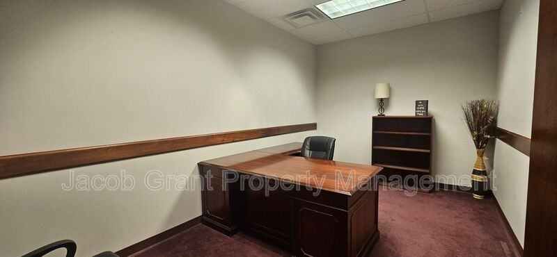 490 Park Ave #05 - Photo 2 of 3