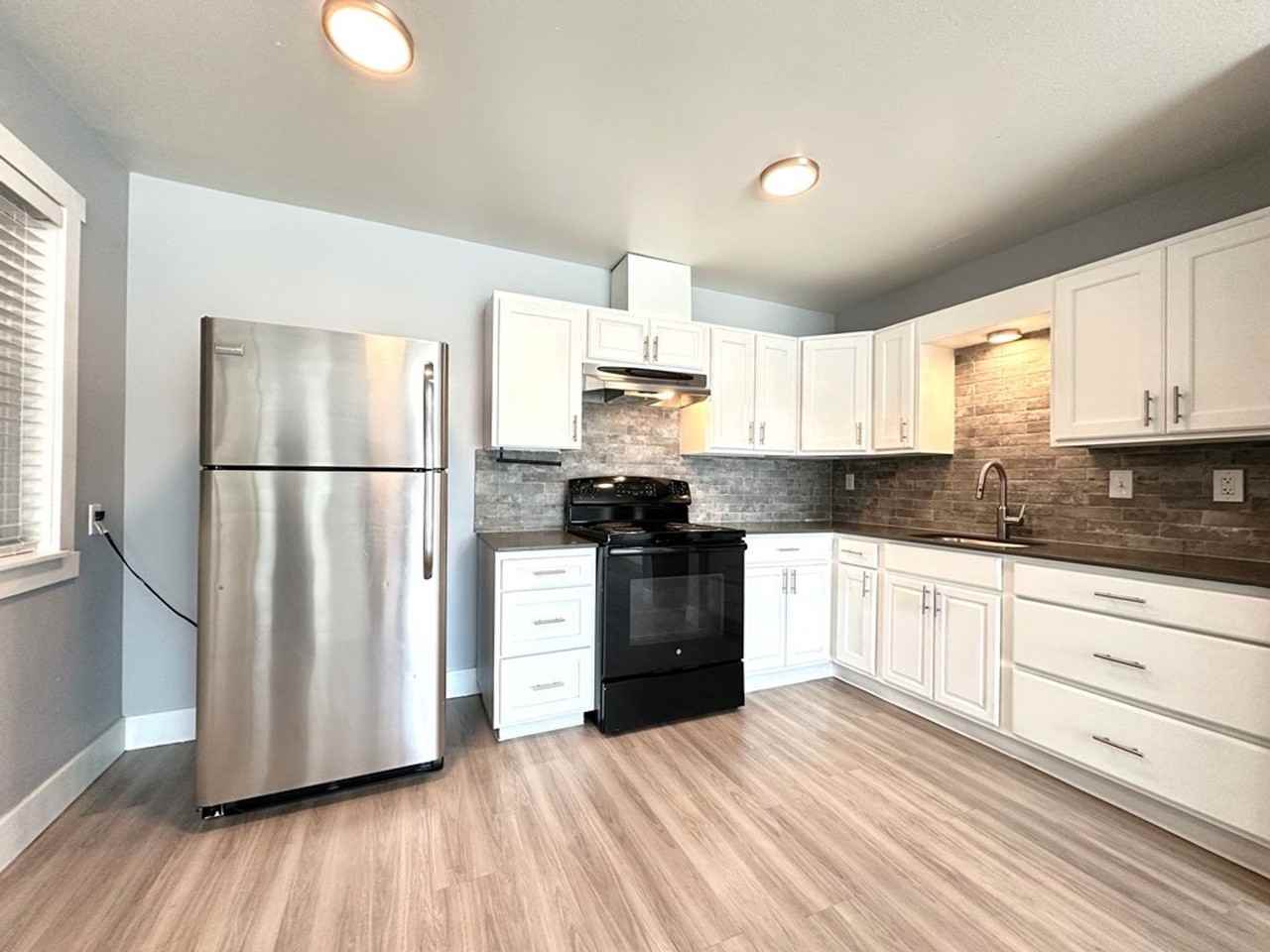 J3 Apartments - Photo 4 of 50