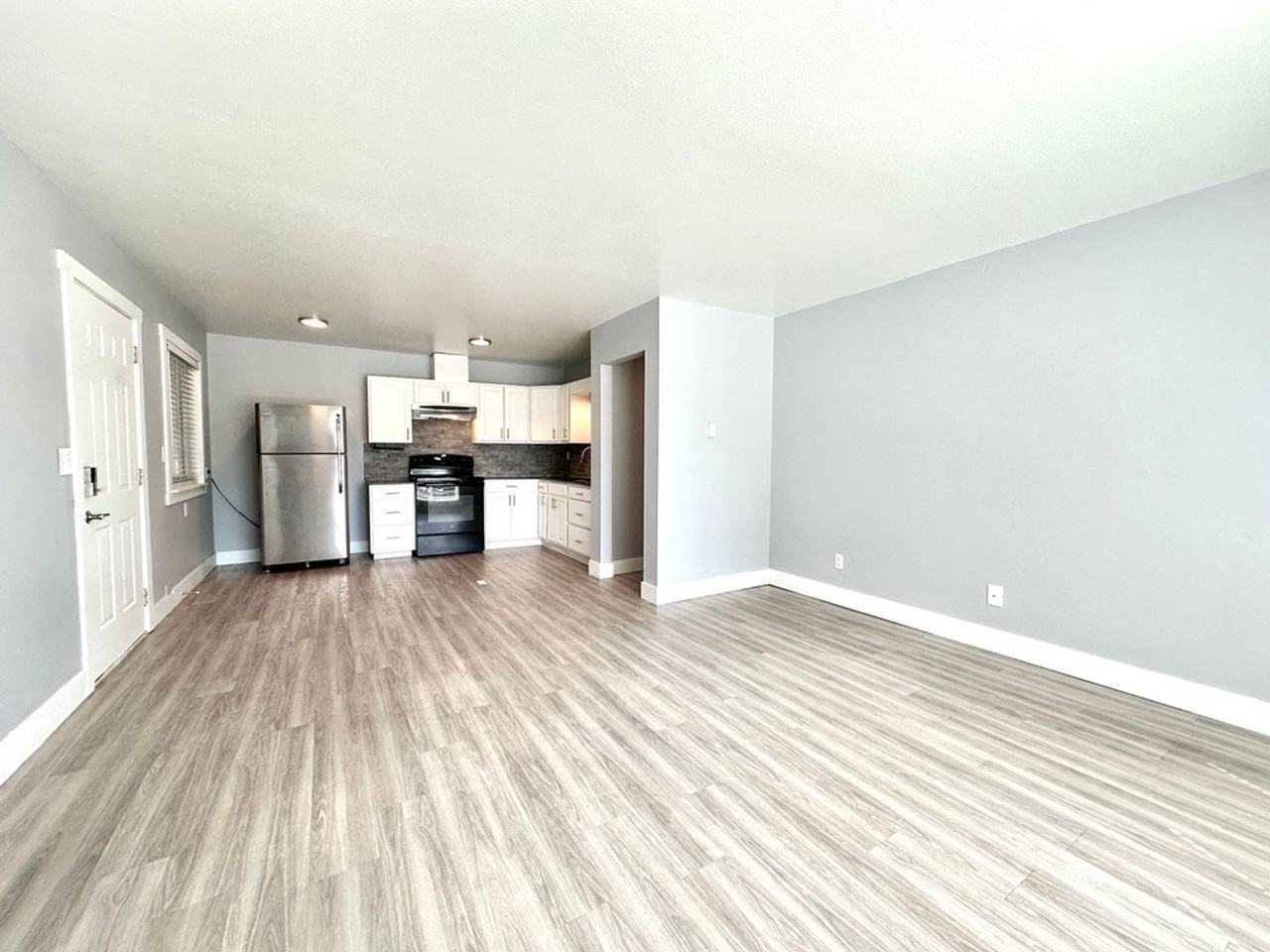 J3 Apartments - Photo 5 of 50