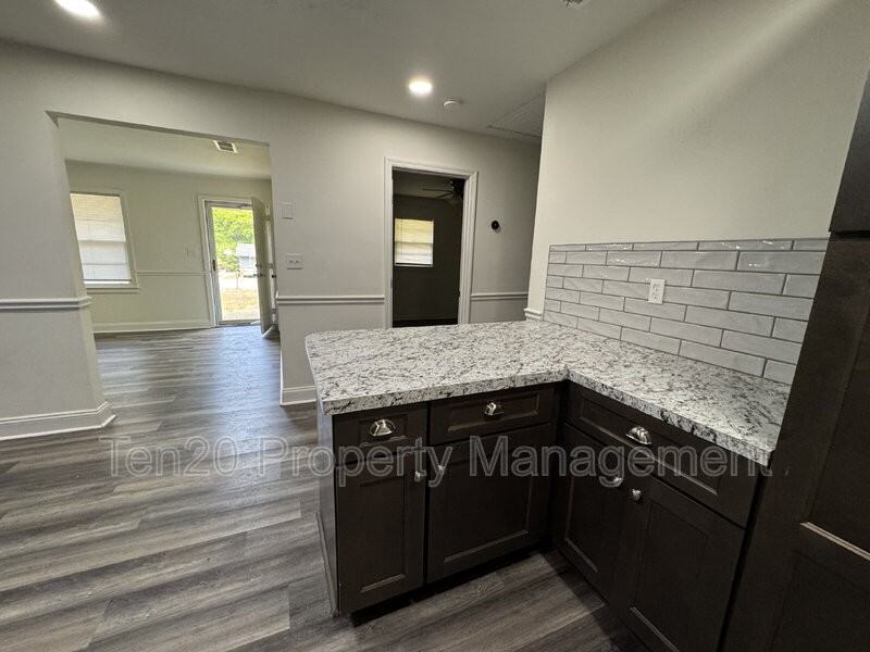 4702 Harbin St - Photo 4 of 14