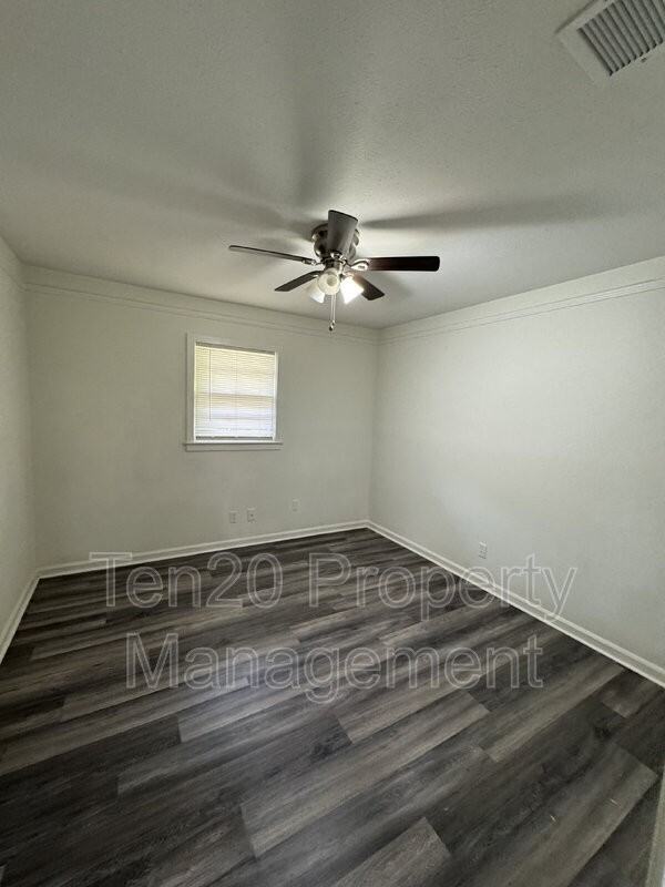 4702 Harbin St - Photo 6 of 14