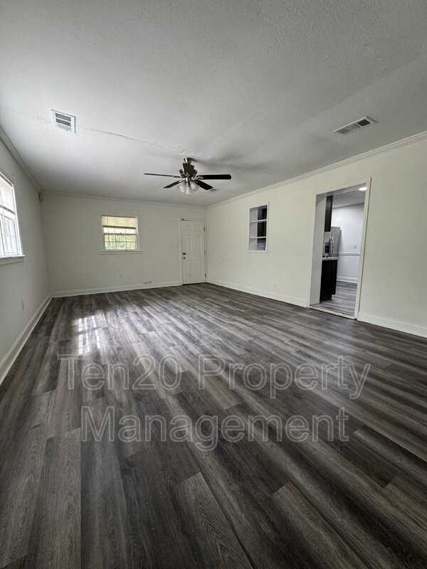 4702 Harbin St - Photo 7 of 14