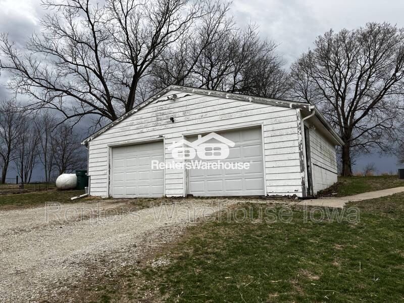 3287 Cumming Rd - Photo 2 of 11