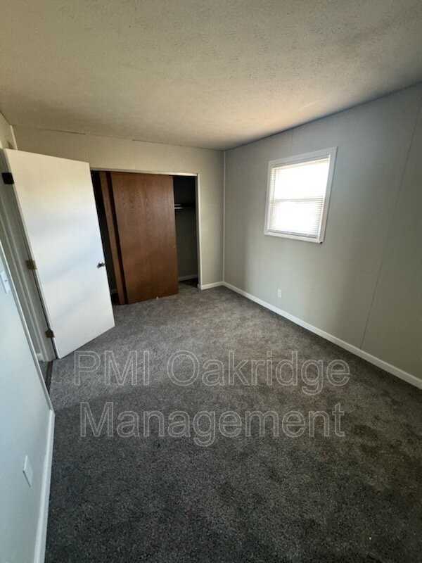 1539 Spruce Ave - Photo 2 of 9