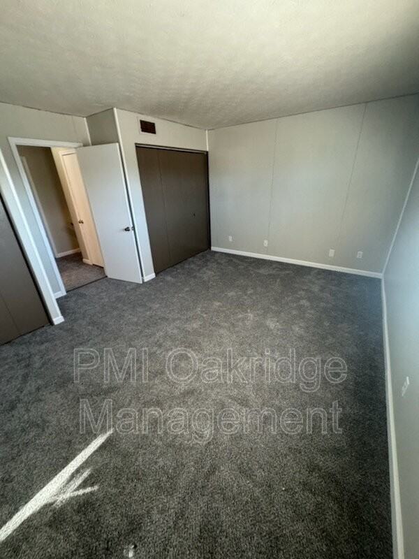 1539 Spruce Ave - Photo 3 of 9
