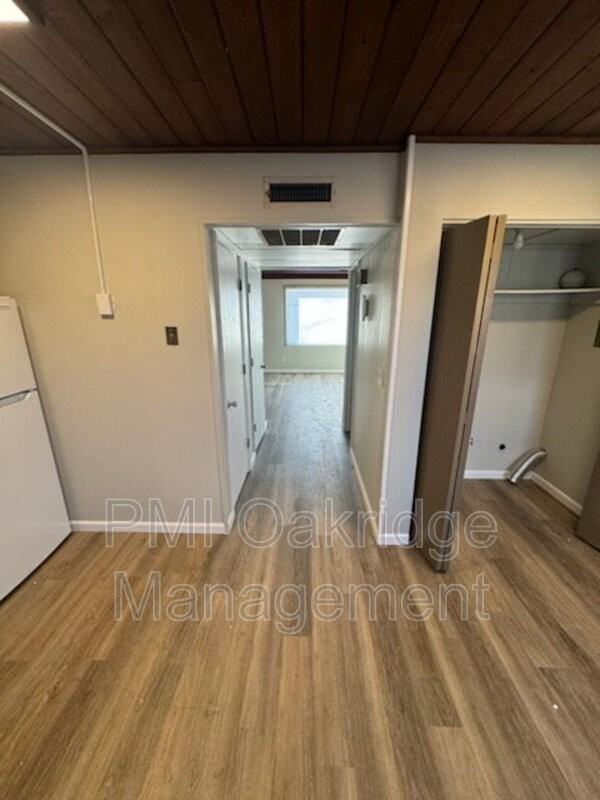 1539 Spruce Ave - Photo 6 of 9