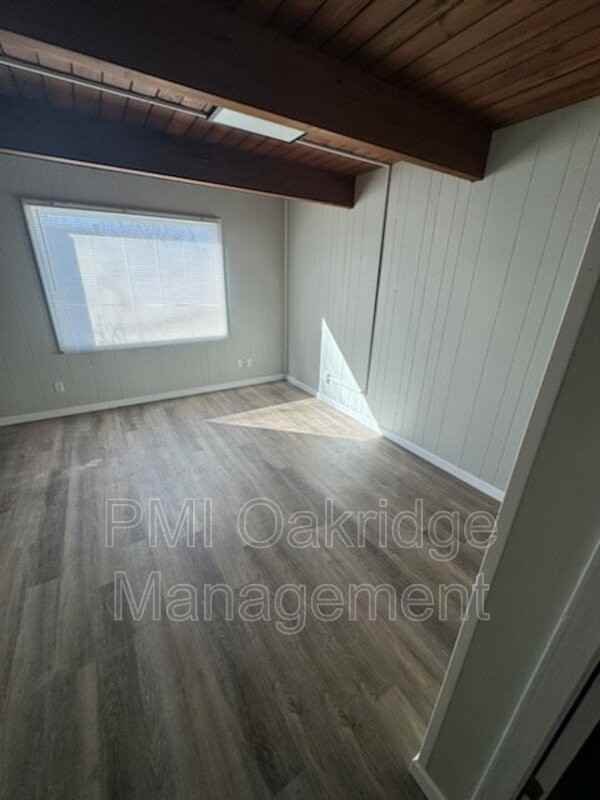 1539 Spruce Ave - Photo 7 of 9