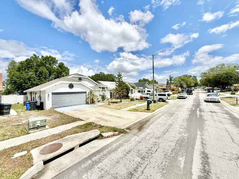 11316 Maybrook Ave - Photo 4 of 50