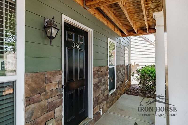 336 Bridgewater Cir - Photo 3 of 34