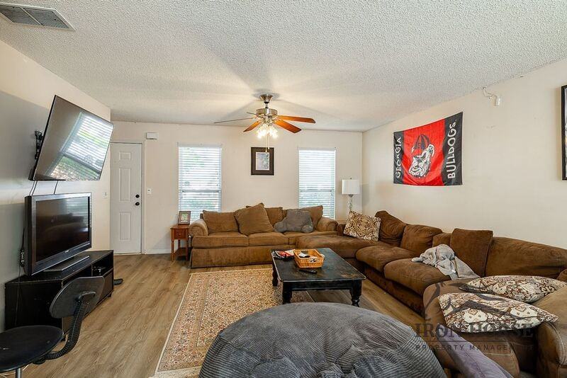 336 Bridgewater Cir - Photo 5 of 34