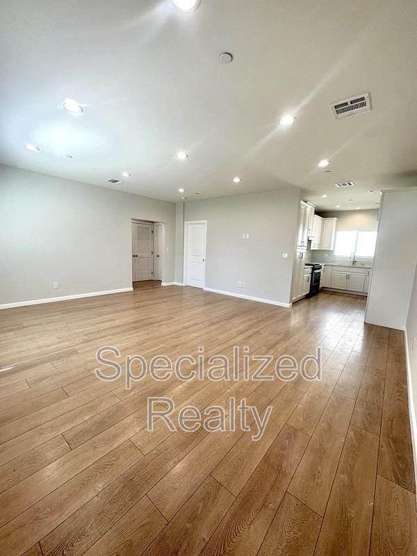 6221 Elmer Ave - Photo 6 of 32