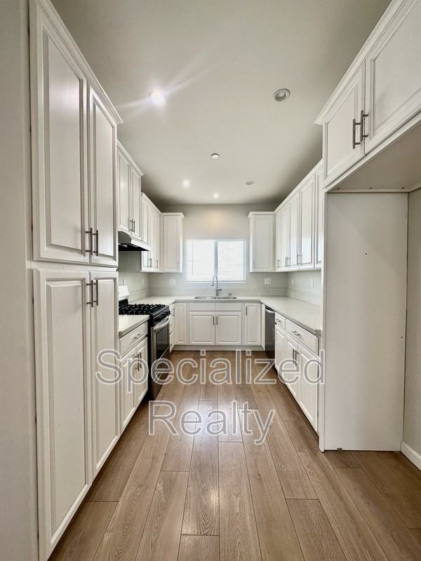 6221 Elmer Ave - Photo 7 of 32