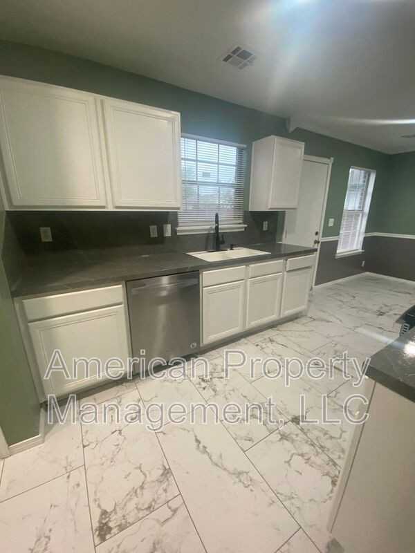 6318 S Newport Ave - Photo 4 of 21