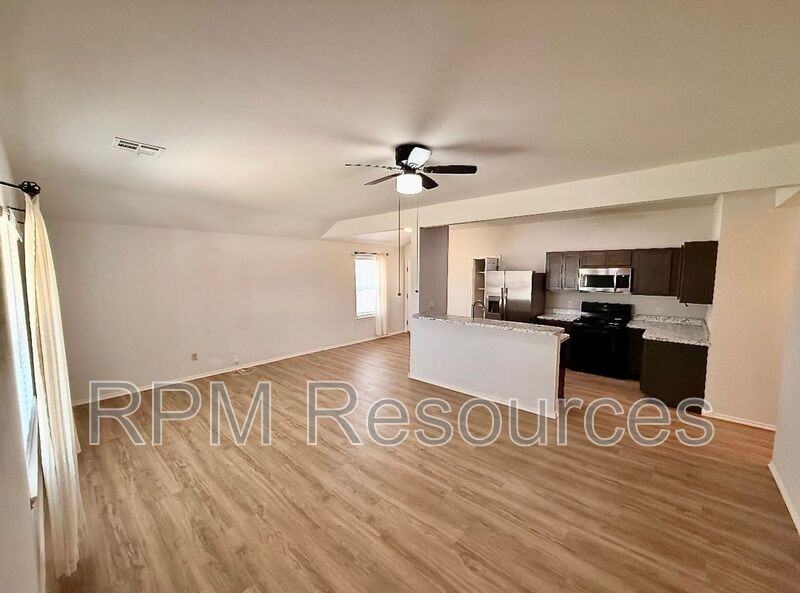 11009 Nw 100th St - Photo 5 of 23