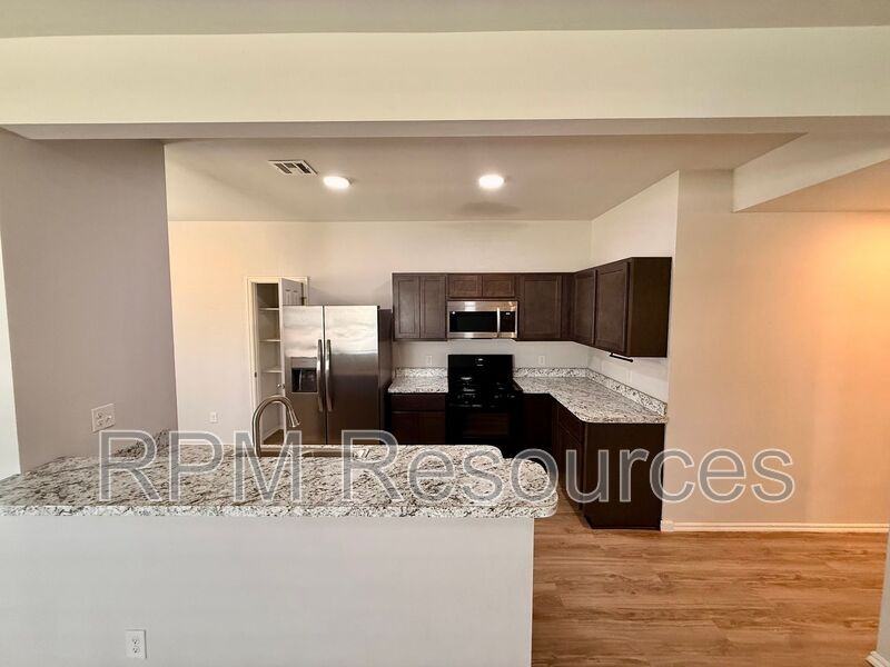 11009 Nw 100th St - Photo 6 of 23