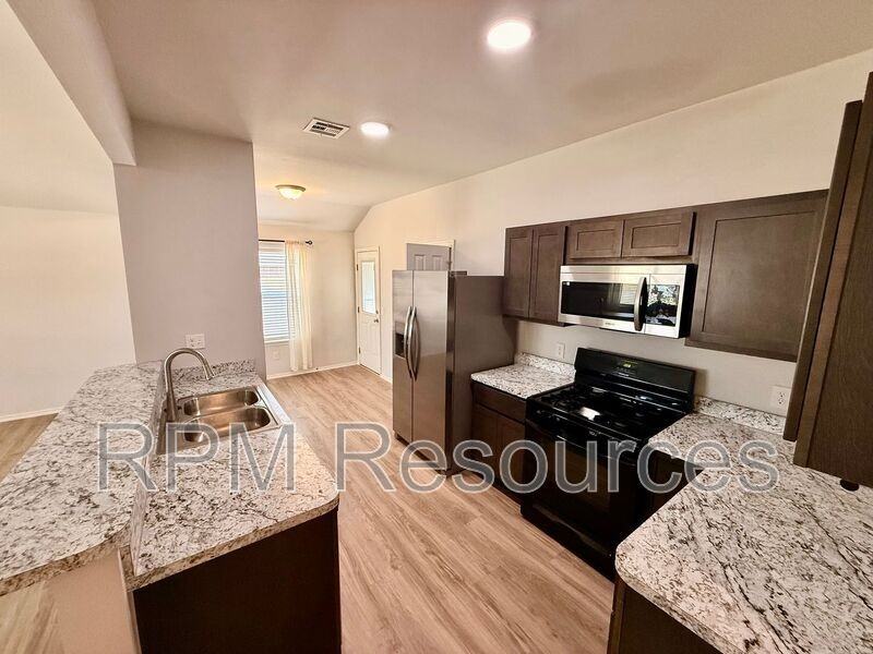 11009 Nw 100th St - Photo 7 of 23