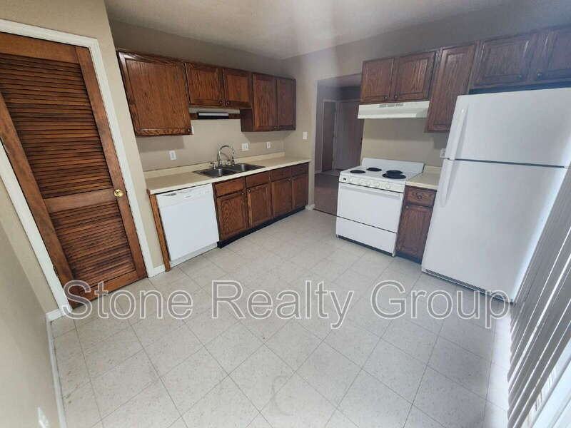 2460 E Clayton Dr - Photo 3 of 7