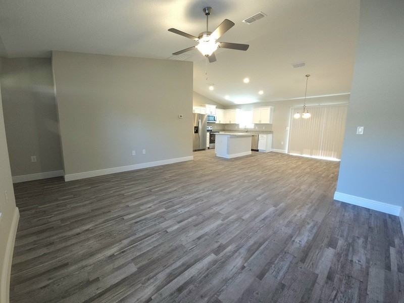 329 Locust Pass - Photo 4 of 14