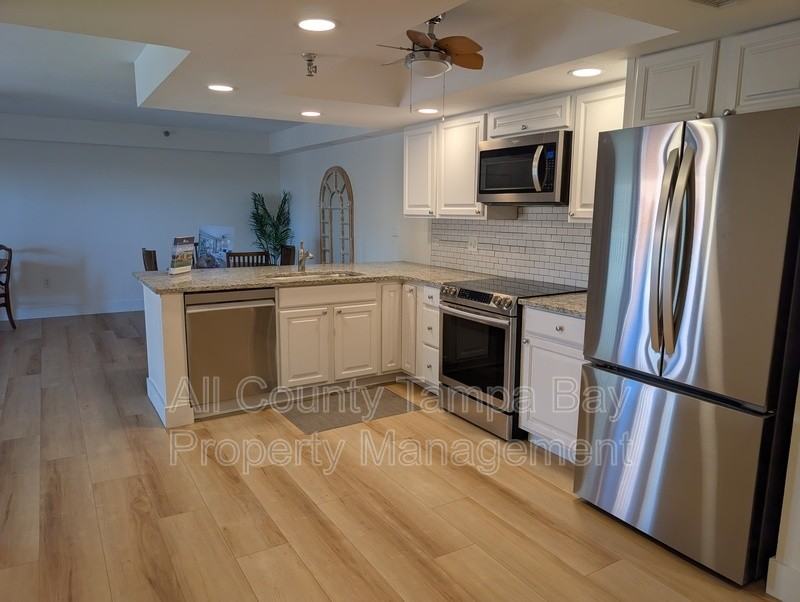 7430 Sunshine Skyway Ln S #201 - Photo 5 of 18